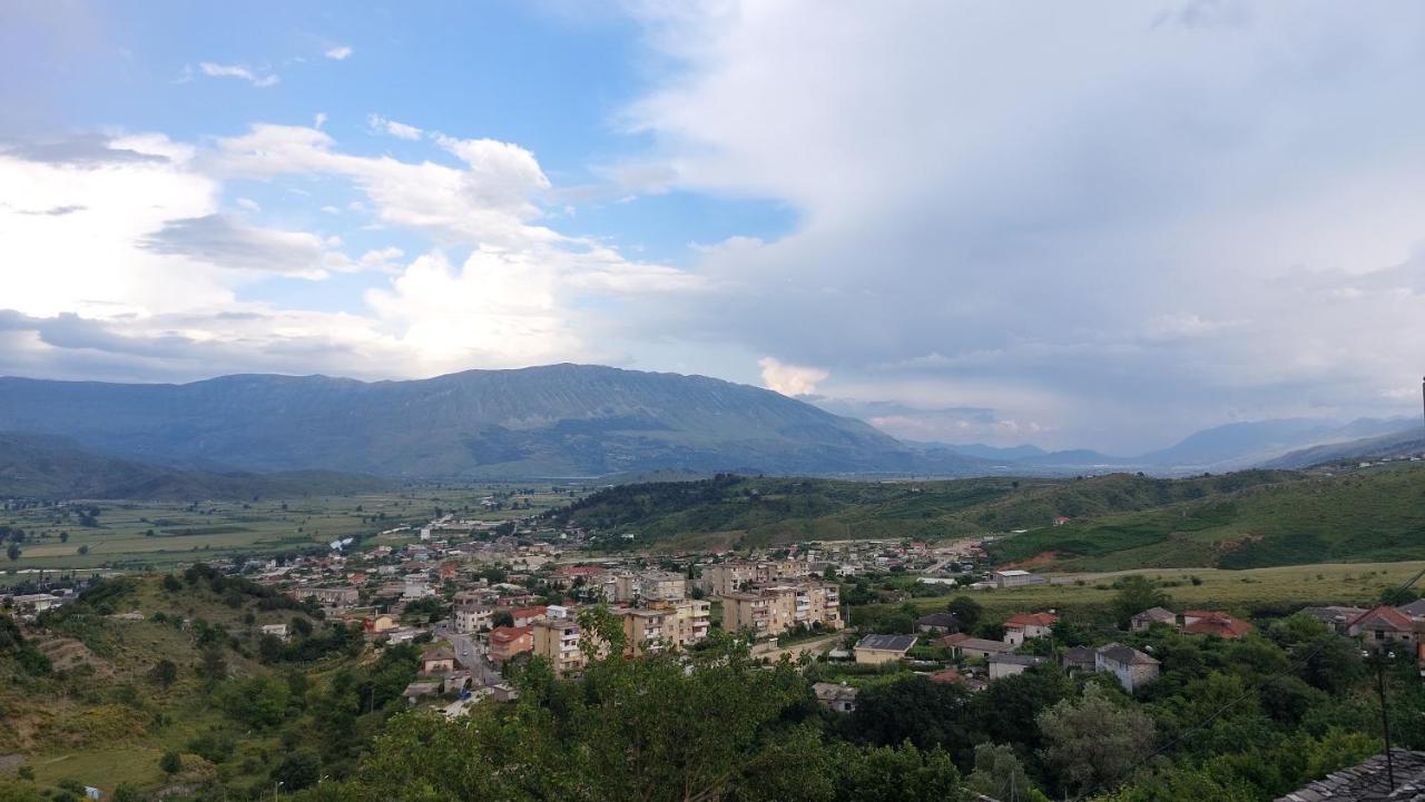 Relax Guesthouse Gjirokastër Buitenkant foto