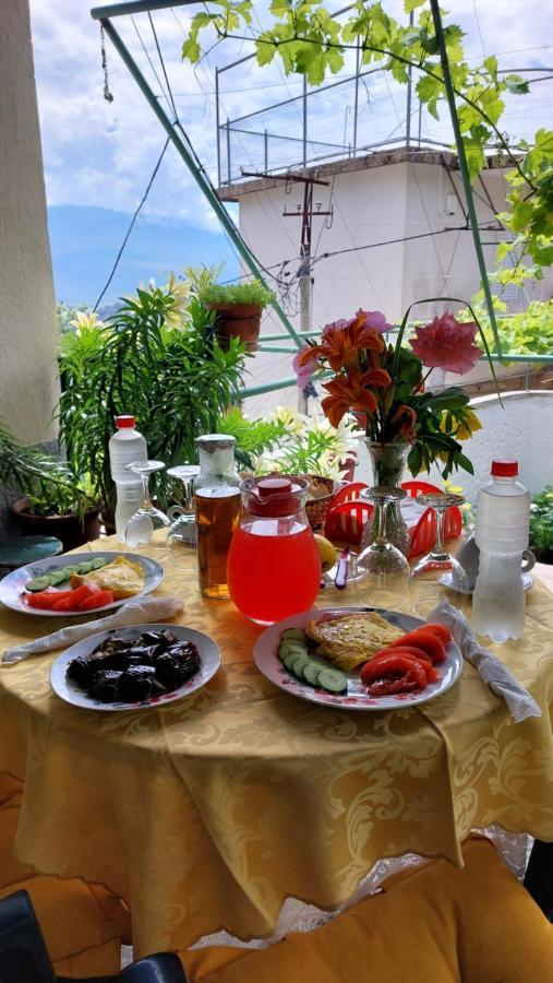 Relax Guesthouse Gjirokastër Buitenkant foto