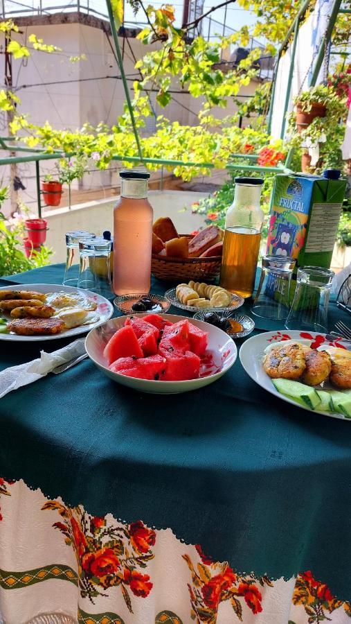 Relax Guesthouse Gjirokastër Buitenkant foto
