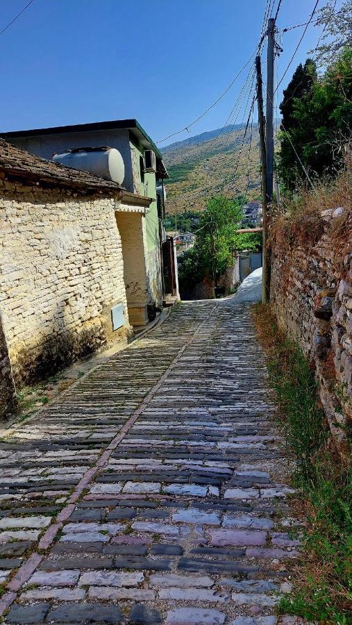 Relax Guesthouse Gjirokastër Buitenkant foto
