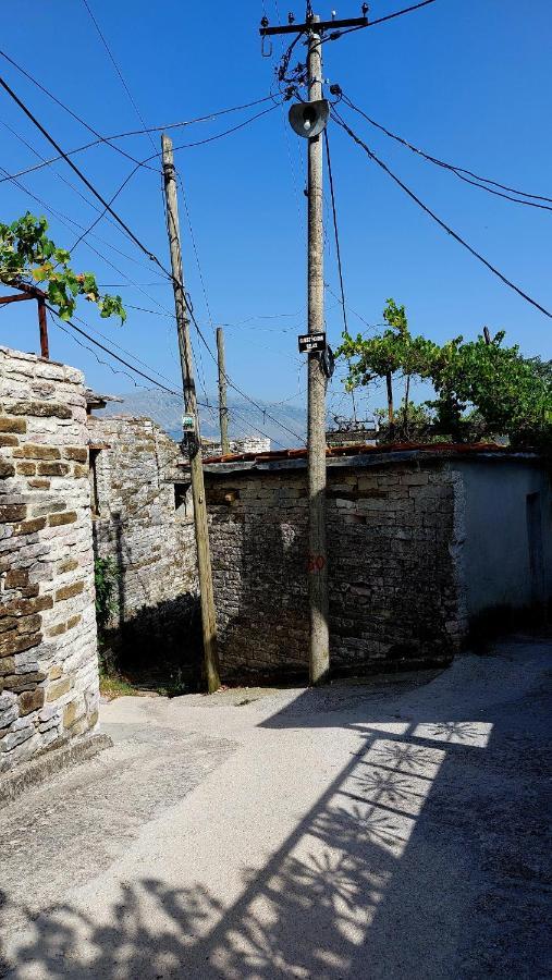 Relax Guesthouse Gjirokastër Buitenkant foto